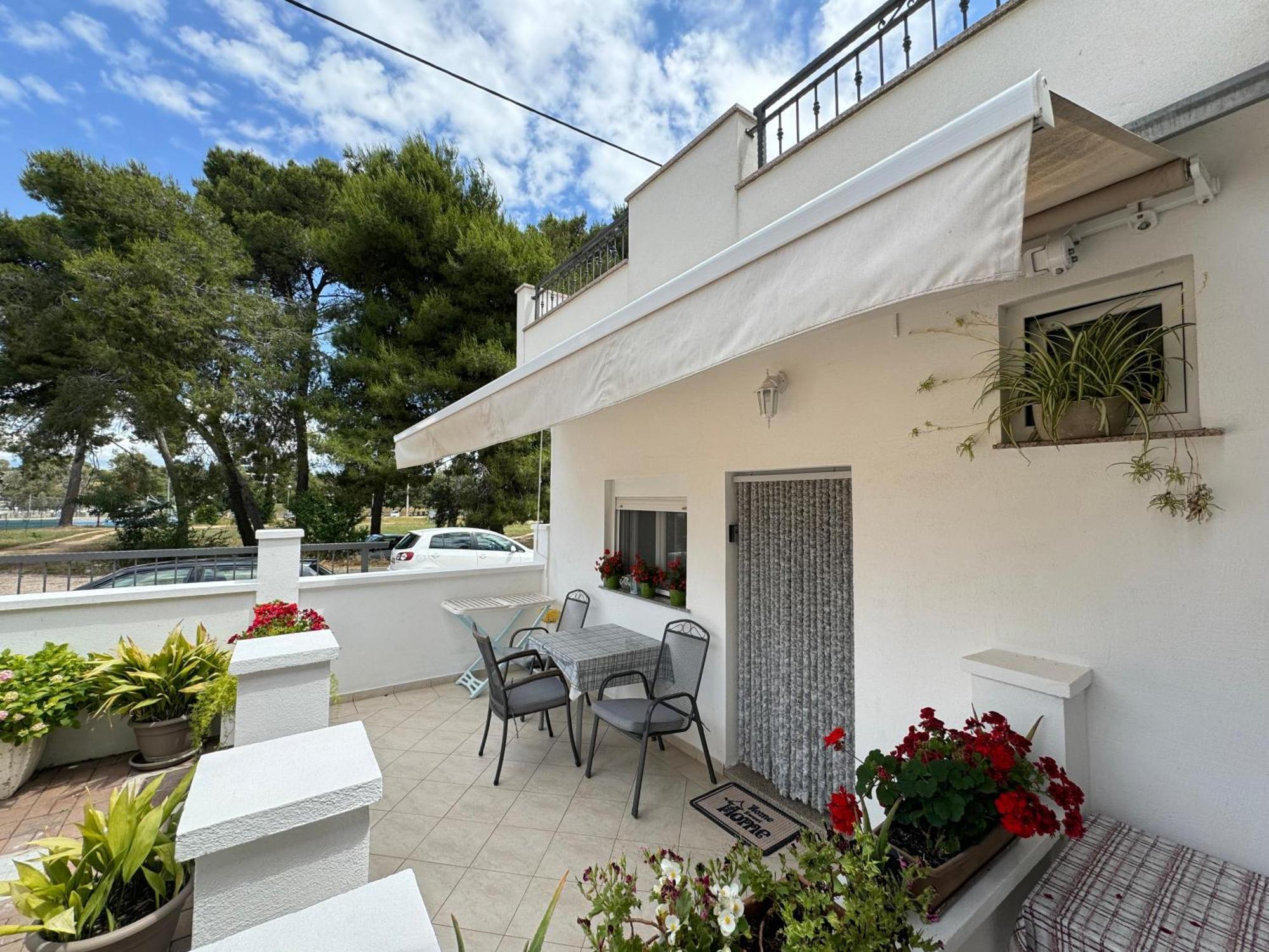Studio Apartments With Terrace Near Sea - Angela'S Apartments زادار المظهر الخارجي الصورة
